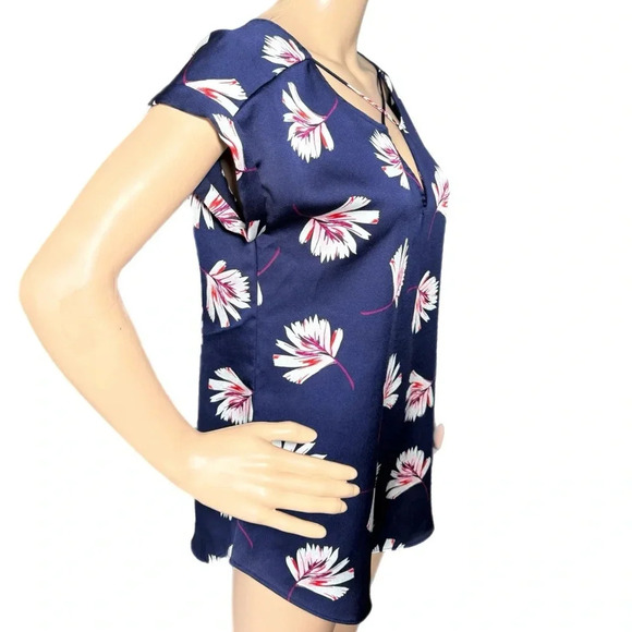 EXPRESS Split Neck Blouse Navy Floral Shirt Short Sleeve Top Women’s Small - Picture 5 of 9